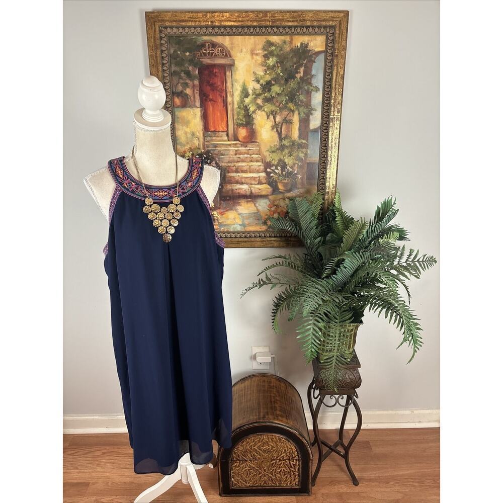 By By Women’s Dress Size 1X Sleeveless Open Back‎ Keyhole With Button Embellish